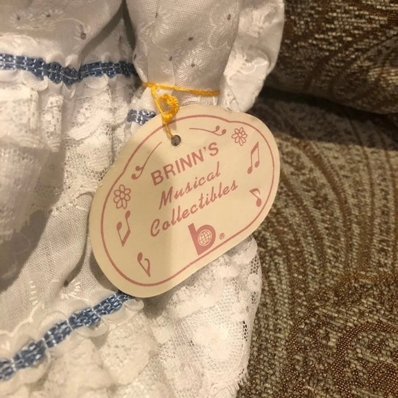 BRINN’S musical vintage doll -it’s a small world - Picture 2 of 8
